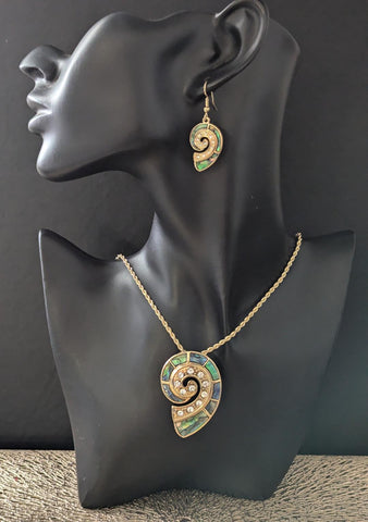 Solwata Collection - Necklace & Earrings Set - Bu Shell Design